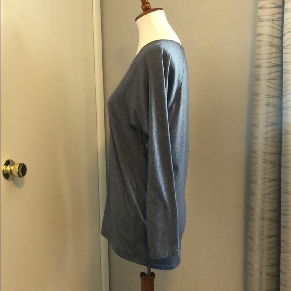 Like new Uniqlo long sleeve T-shirt - Picture 3 of 6